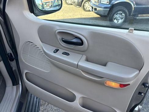 Used 2003 Ford F150 XLT image 24