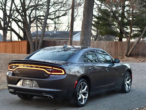 Used 2015 Dodge Charger R/T w/ Plus Group image 4