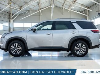 Used 2025 Nissan Pathfinder SL FWD video 2