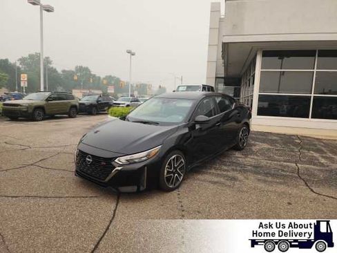 Used 2025 Nissan Sentra SR FWD image 1