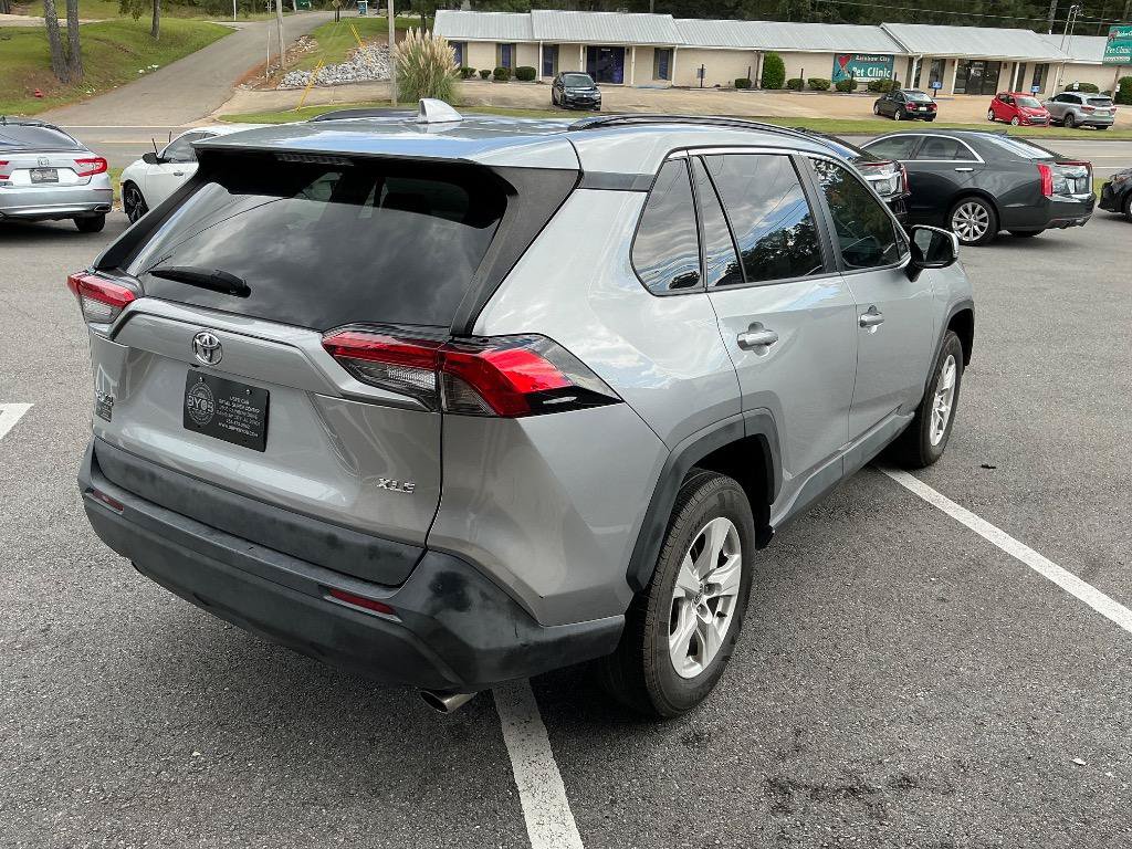 Used 2021 Toyota RAV4 XLE FWD image 6