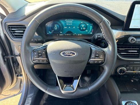 Used 2022 Ford Escape Titanium image 17