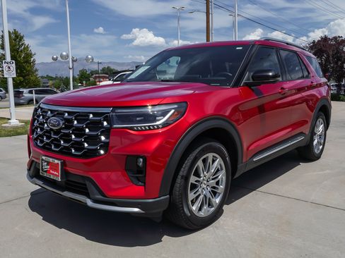 Used 2025 Ford Explorer Platinum AWD/4WD image 4