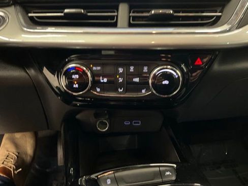 Used 2025 Chevrolet Trax LT w/ LT Convenience Package FWD image 20
