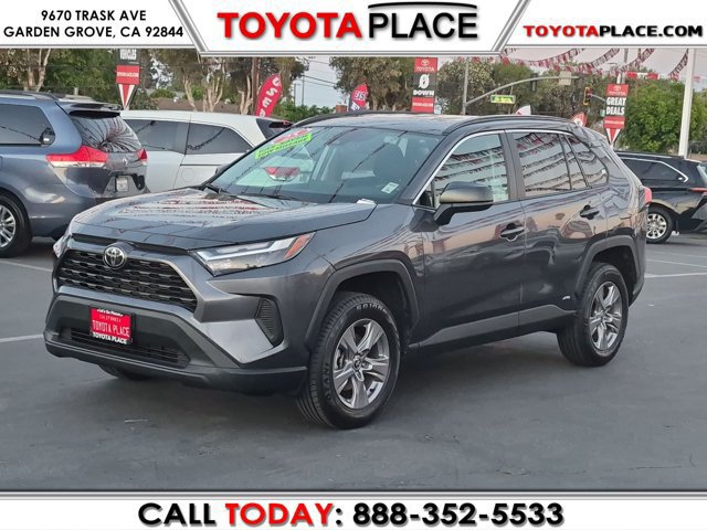 Used 2025 Toyota RAV4 LE AWD/4WD image 1