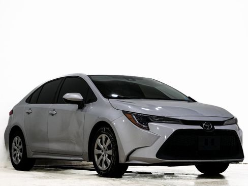 Used 2021 Toyota Corolla LE image 1
