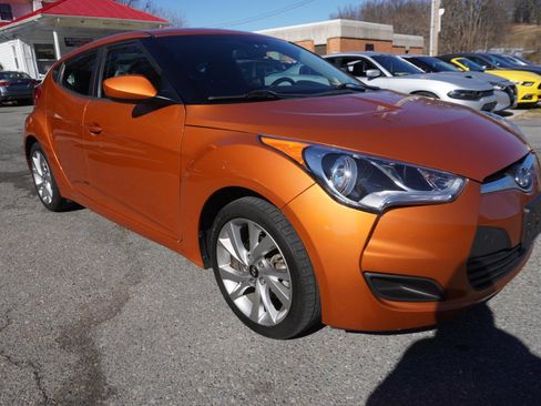 Used 2016 Hyundai Veloster image 18