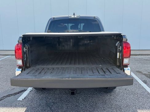 Used 2021 Toyota Tacoma SR5 AWD/4WD image 19