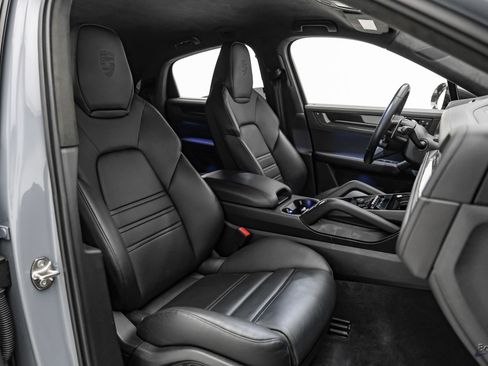 Used 2024 Porsche Cayenne Turbo GT AWD/4WD image 48
