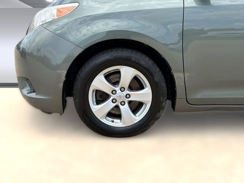 Used 2013 Toyota Sienna LE FWD image 12