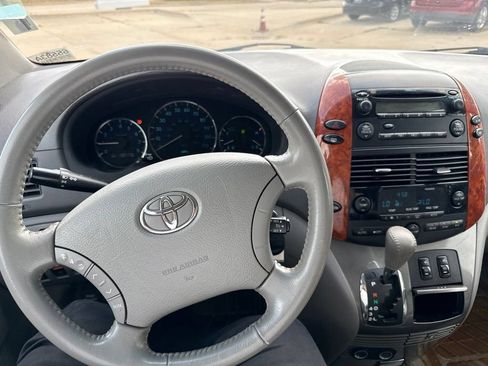 Used 2008 Toyota Sienna XLE FWD image 18