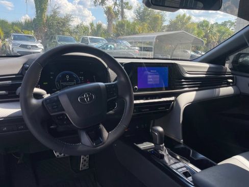 Used 2025 Toyota Camry SE FWD image 10