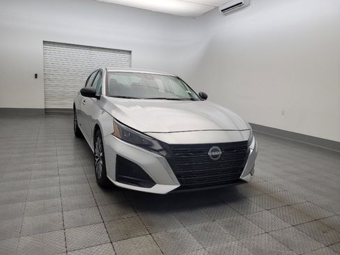 Used 2024 Nissan Altima 2.5 SV image 14