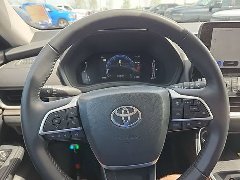 Used 2025 Toyota Grand Highlander AWD image 18