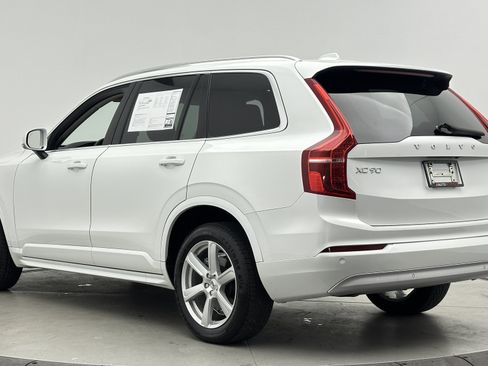 Used 2022 Volvo XC90 T5 Momentum AWD/4WD image 6