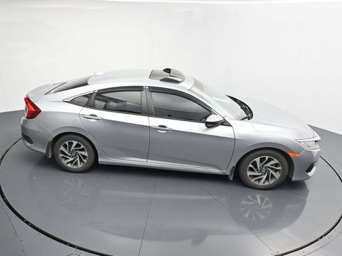 Used 2018 Honda Civic EX image 17