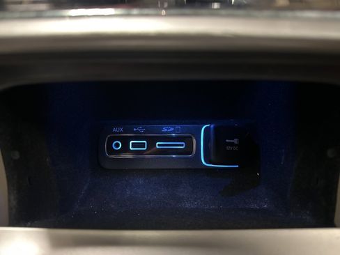 Used 2017 Jeep Grand Cherokee Overland w/ Jeep Active Safety Group image 35