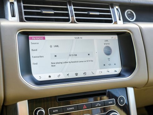 Used 2017 Land Rover Range Rover HSE image 29