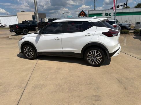 Used 2023 Nissan Kicks SV FWD image 10