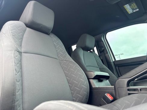 Used 2025 Toyota Tacoma SR5 AWD/4WD image 27