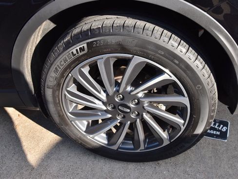 Used 2025 Lincoln Corsair Reserve w/ Towing Package image 11