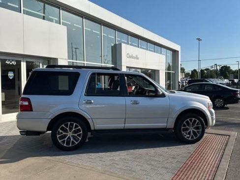 Used 2017 Ford Expedition XLT w/ Equipment Group 202A RWD image 6