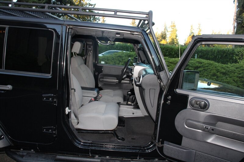 Used 2009 Jeep Wrangler Unlimited Sahara AWD/4WD image 14