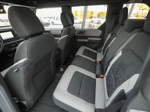 Used 2023 Ford Bronco Wildtrak image 33