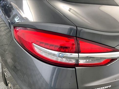 Used 2019 Ford Fusion SE image 29