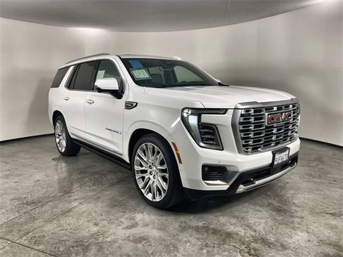 Used 2025 GMC Yukon Denali w/ Denali Reserve Package image 2