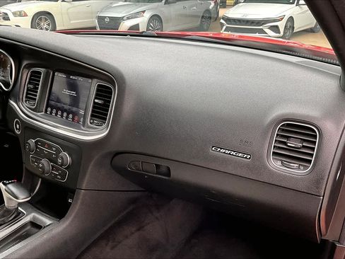 Used 2017 Dodge Charger SXT w/ Plus Group image 18