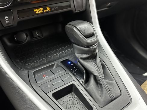 Used 2022 Toyota RAV4 LE image 14