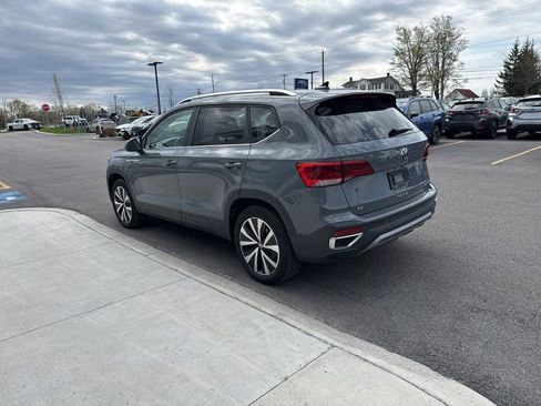 Used 2022 Volkswagen Taos SE AWD/4WD image 5