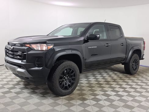 Used 2024 Chevrolet Colorado Trail Boss w/ Technology Package AWD/4WD image 3