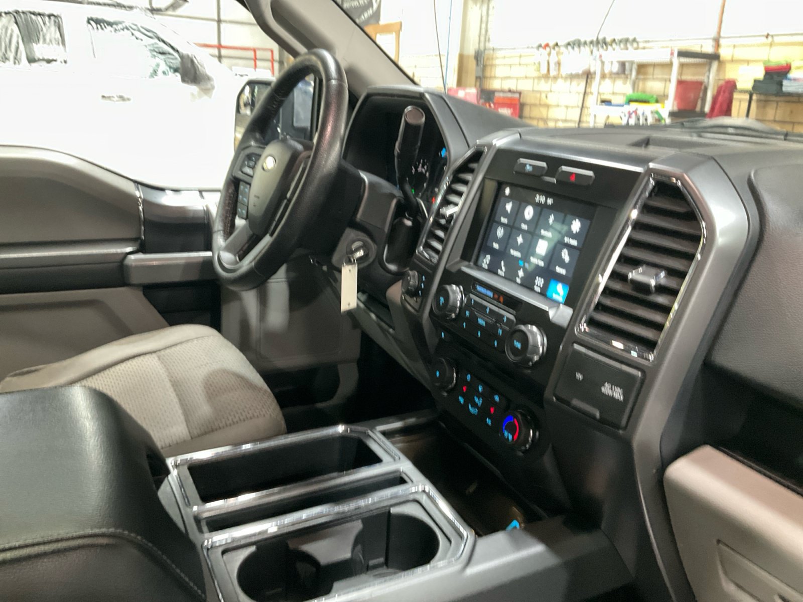 Used 2016 Ford F150 XLT w/ Equipment Group 302A Luxury AWD/4WD image 18