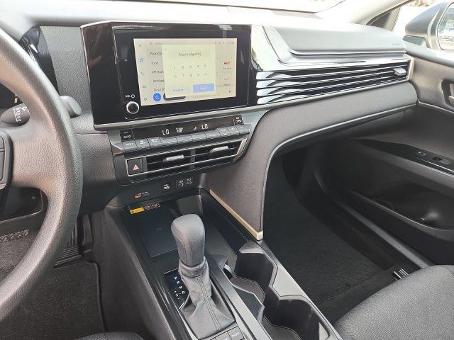 Used 2025 Toyota Camry LE FWD image 11