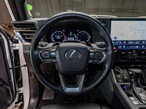 Used 2024 Lexus GX 550 w/ Cold Area Package AWD/4WD image 14