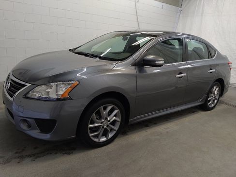 Used 2015 Nissan Sentra SR image 2