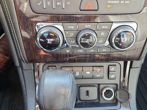 Used 2016 Chevrolet Traverse LT image 18