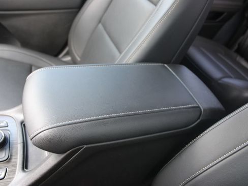Used 2023 GMC Acadia SLT w/ Preferred Package FWD image 52