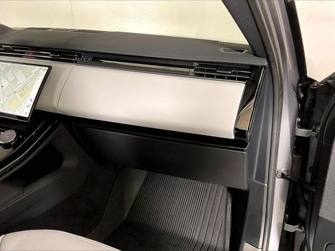 Used 2023 Land Rover Range Rover Sport SE image 16