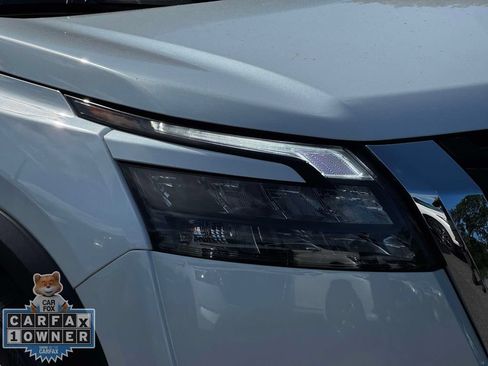 Used 2025 Nissan Pathfinder SL AWD/4WD image 10