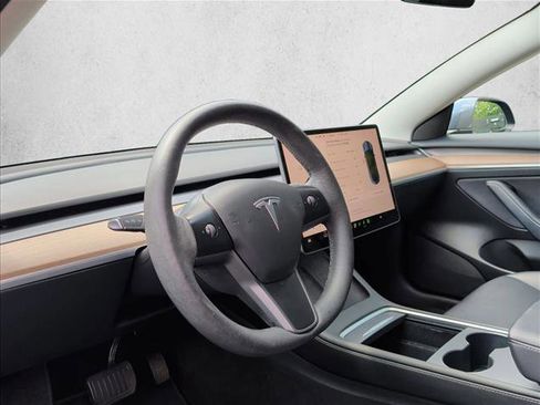 Used 2023 Tesla Model 3 Standard Range RWD image 9