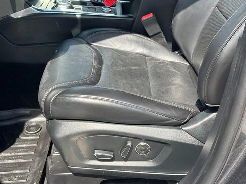 Used 2020 Ford Explorer Platinum w/ Premium Technology Package AWD/4WD image 19