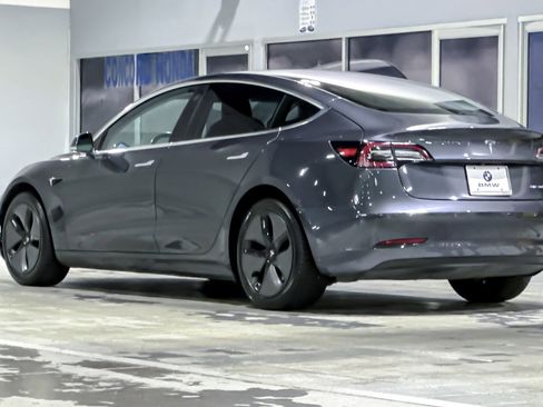 Used 2018 Tesla Model 3 Long Range image 3
