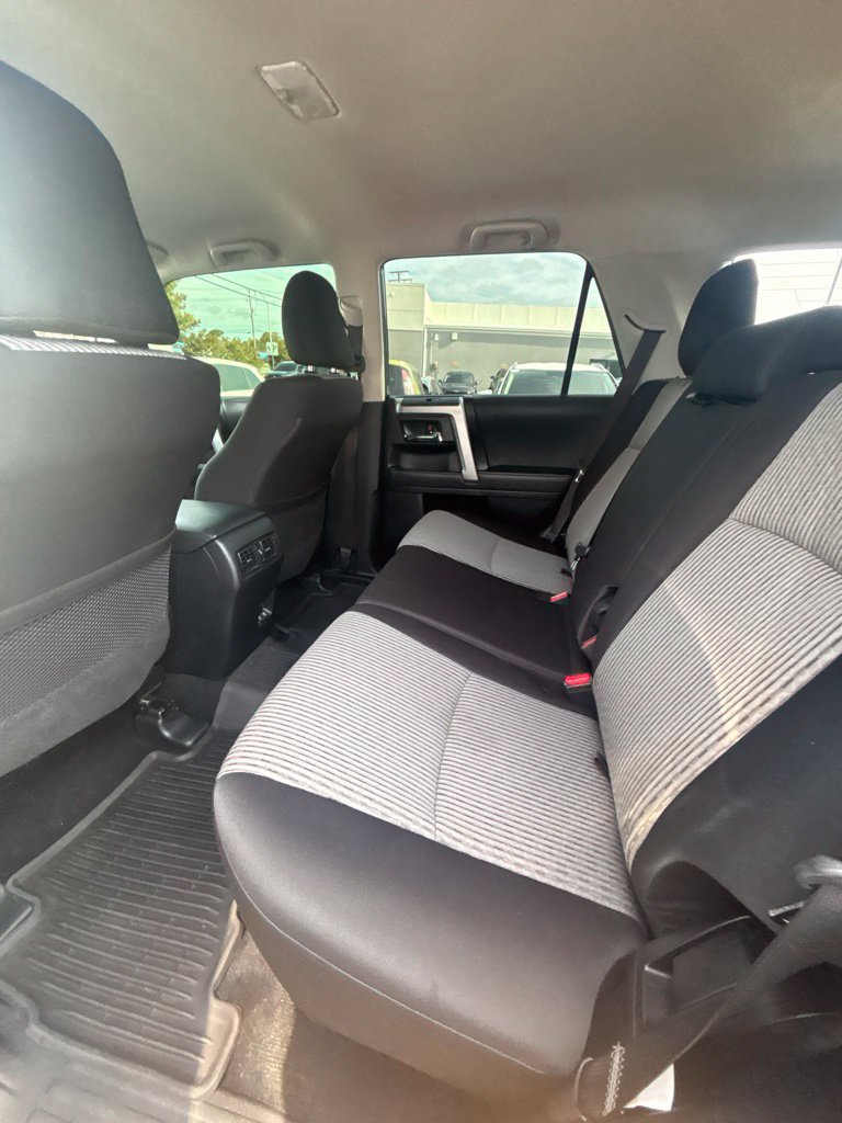 Used 2022 Toyota 4Runner SR5 AWD/4WD image 17