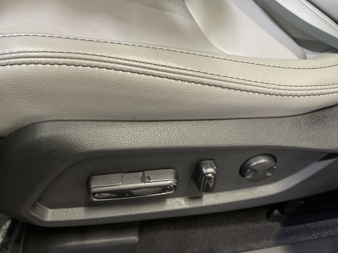 Used 2025 Honda Pilot Touring image 12