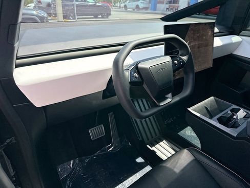 Used 2024 Tesla Cybertruck AWD Crew Cab image 9