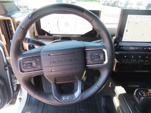 Used 2024 GMC Hummer EV 2X w/ Extreme Off-Road Package AWD/4WD image 16