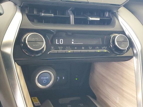 Used 2021 Toyota Venza XLE w/ Carpet Mat Package (TMS) image 18